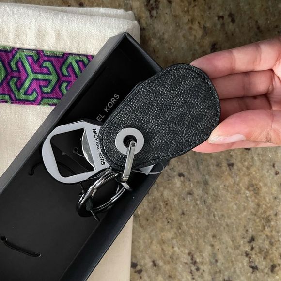 New mk keychain / cans opener gift men’s - Picture 3 of 5